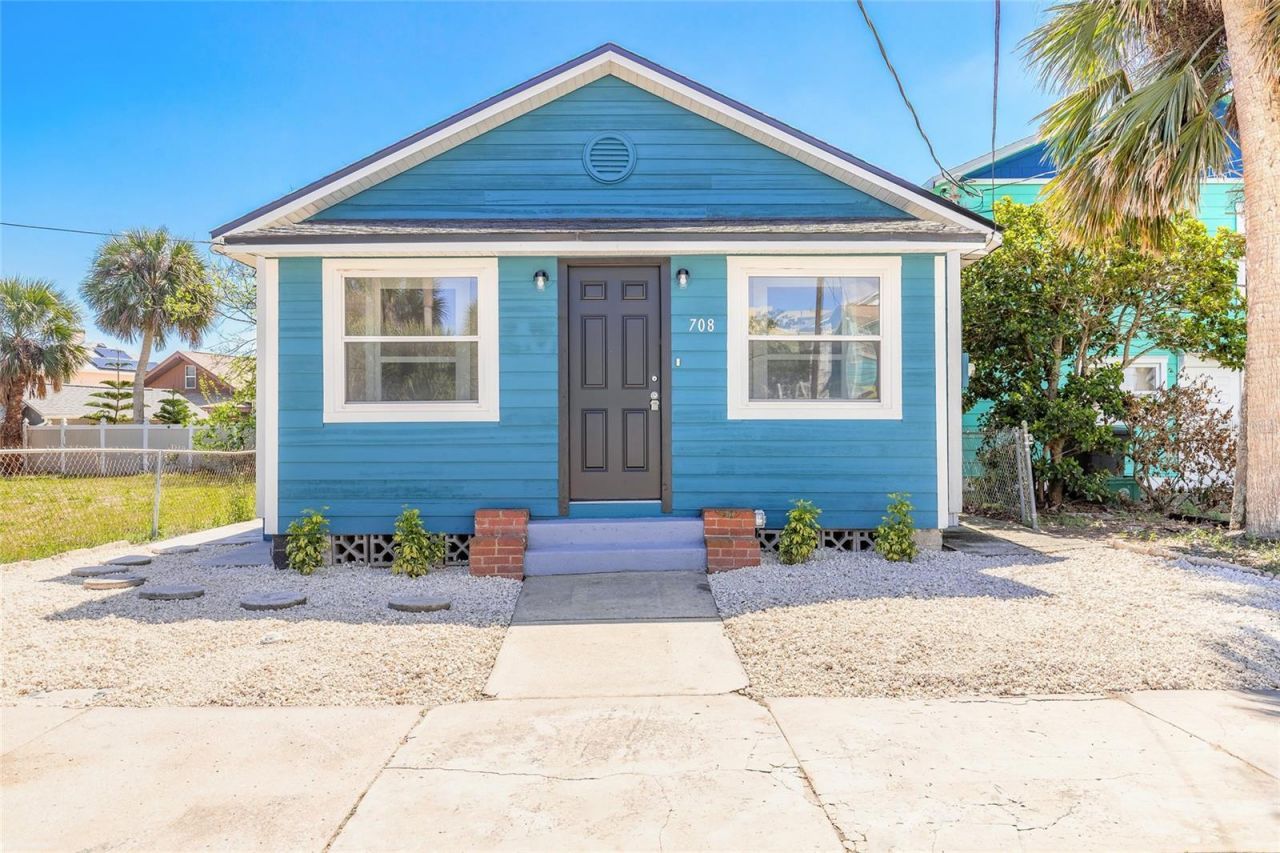 708 Davis Street, Daytona Beach, FL 32118 Main Photo