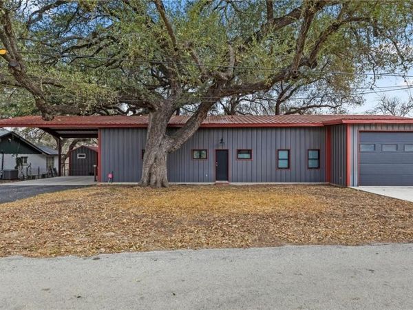 276 Meadow Lake Drive , Seguin, TX 78155