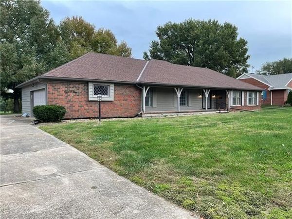 805 S Country Club Drive, Butler, MO 64730