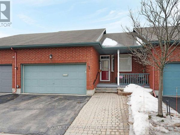 114 Bartlett Private, Ottawa, ON K1V2A8