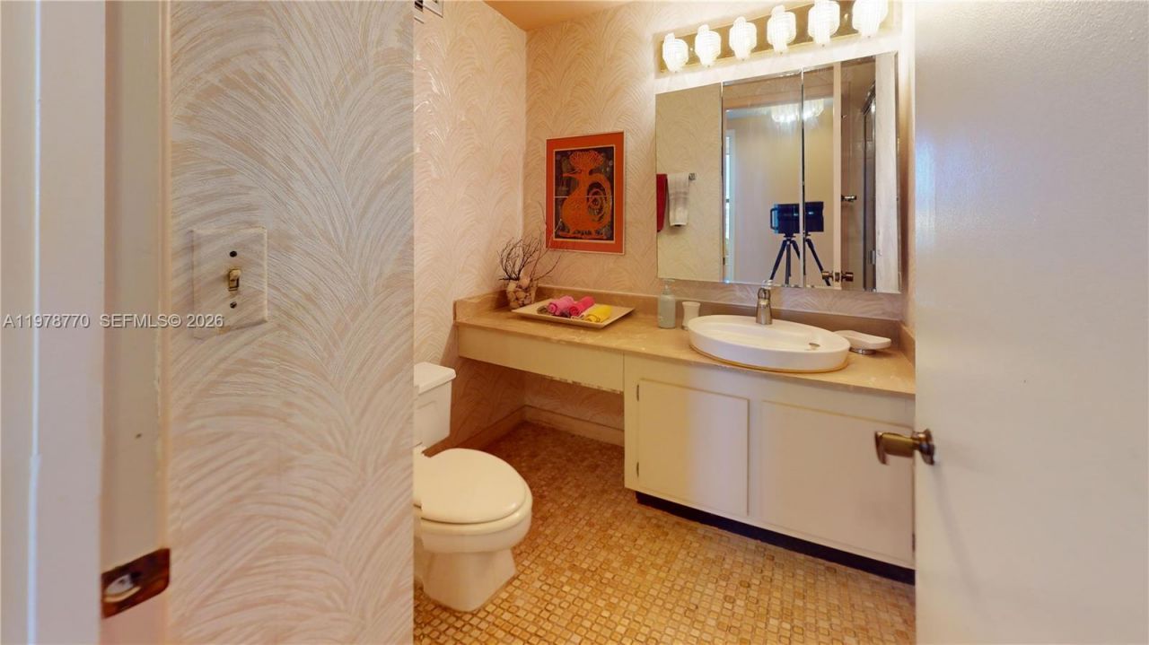 2500 Parkview Dr , Unit 902, Hallandale Beach, FL 33009 Photo