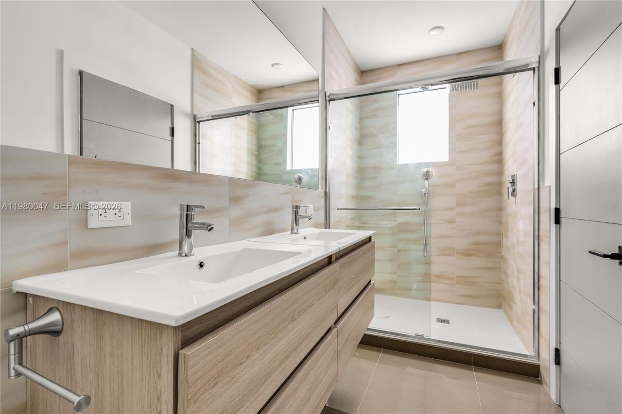 225 NW 40 Ct , Miami, FL 33126 Photo