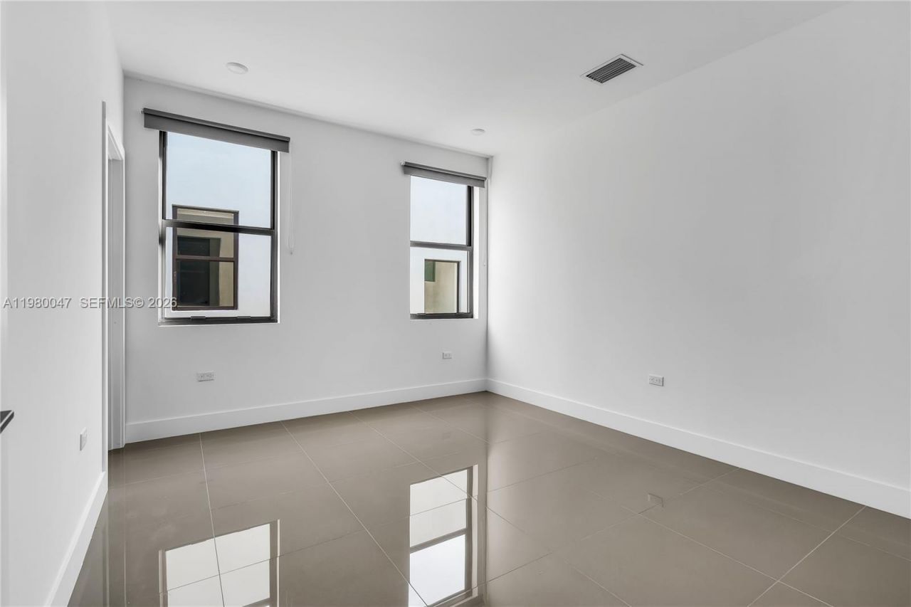 225 NW 40 Ct , Miami, FL 33126 Photo