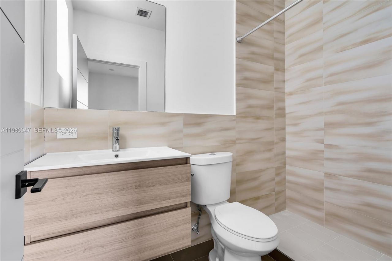 225 NW 40 Ct , Miami, FL 33126 Photo