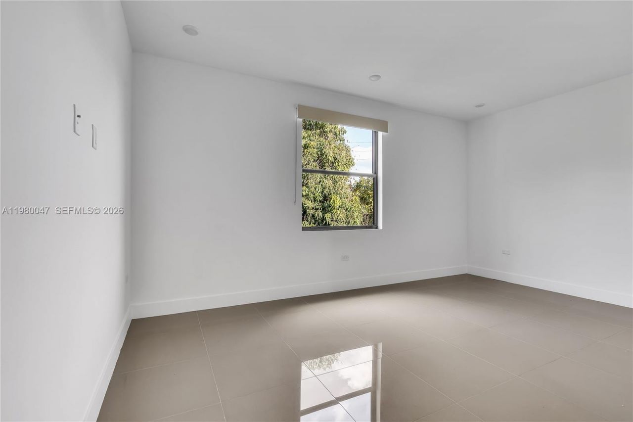 225 NW 40 Ct , Miami, FL 33126 Photo