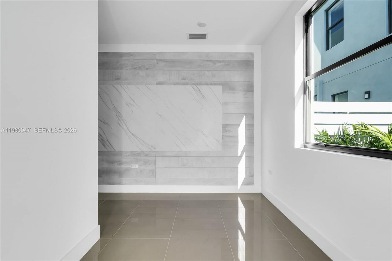 225 NW 40 Ct , Miami, FL 33126 Photo