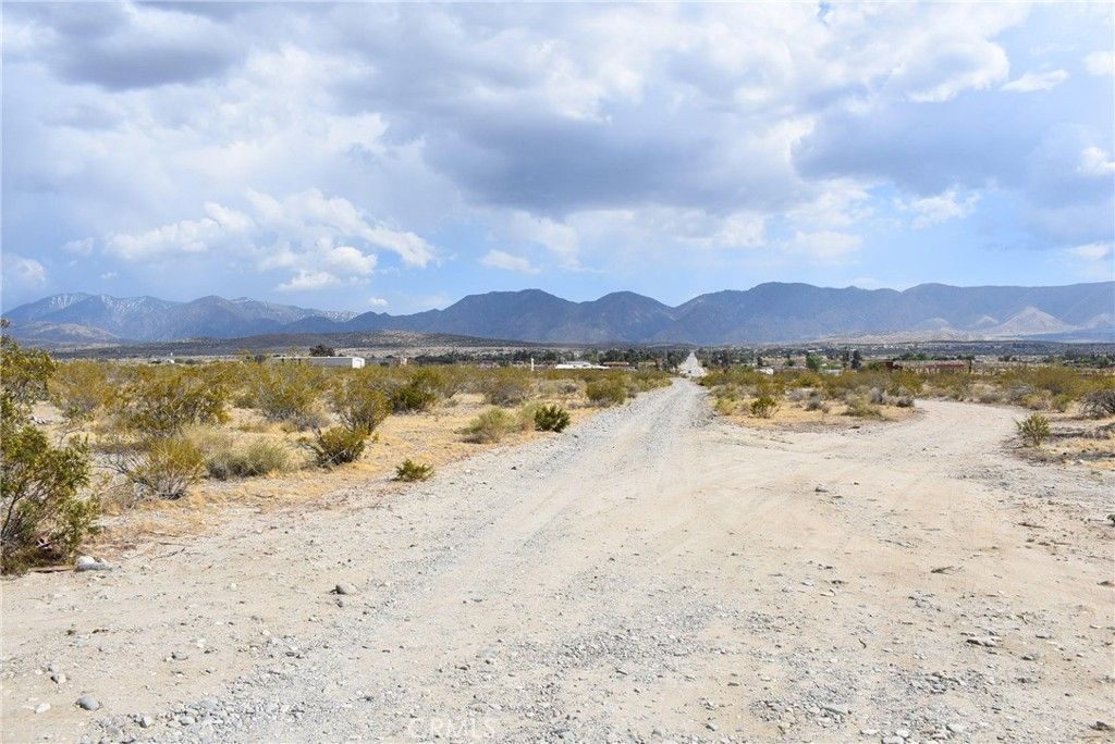 34630 Longview Road, Pearblossom, CA 93553 Main Photo