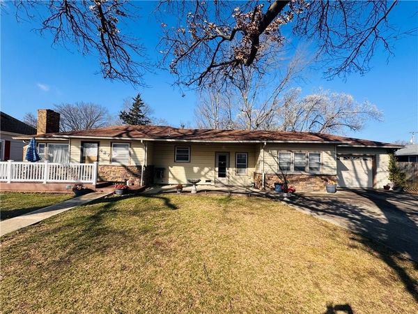 427 N Oak Street, Garnett, KS 66032