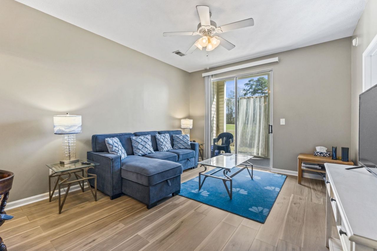 484 River Oaks Dr. Photo 10