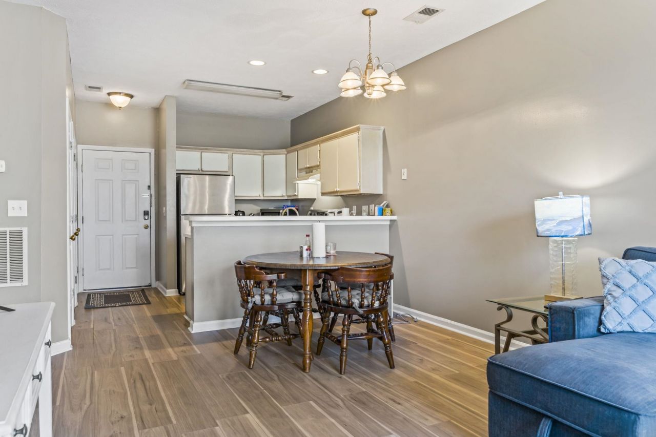 484 River Oaks Dr. Photo 12