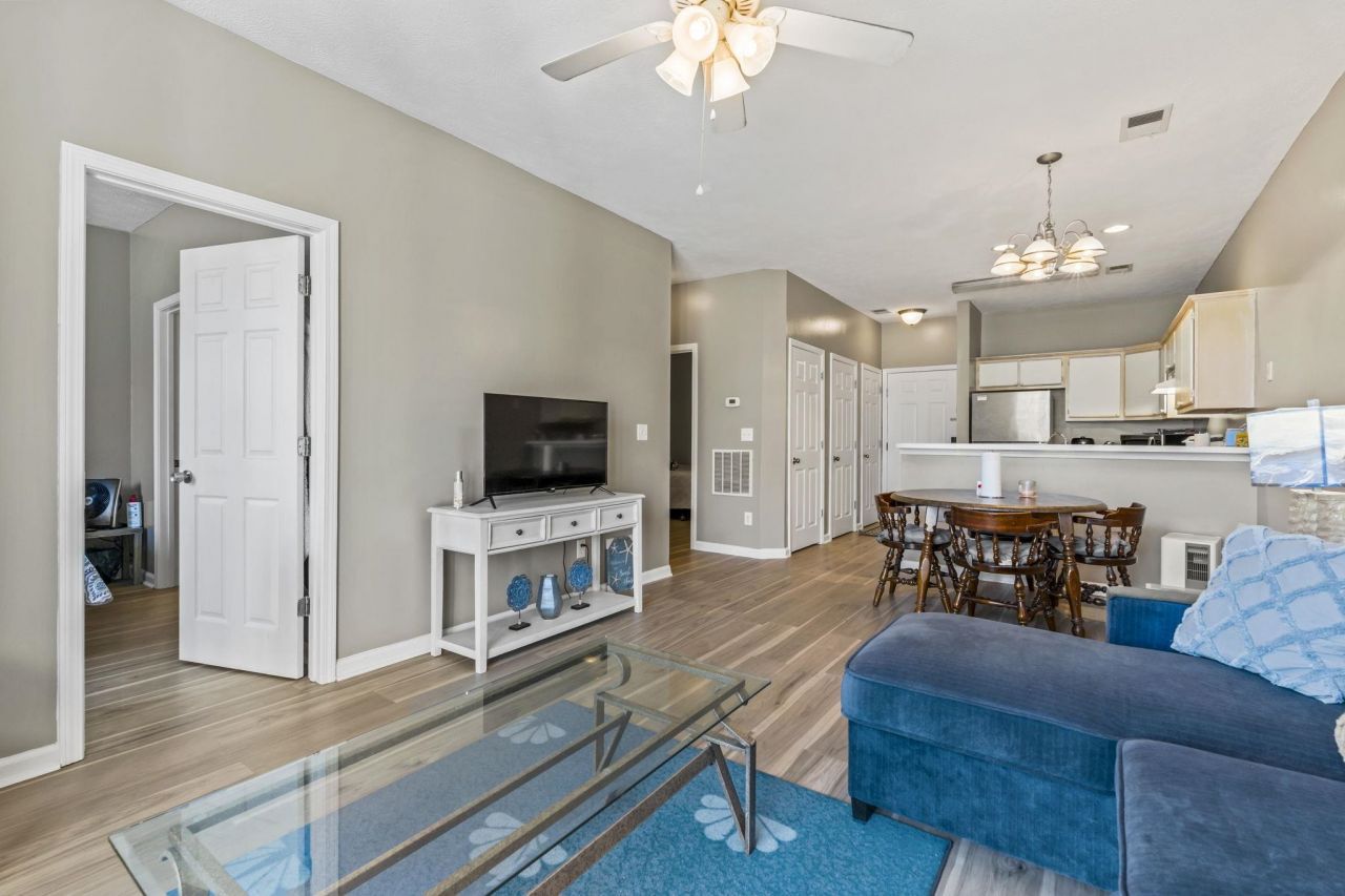 484 River Oaks Dr. Photo 13