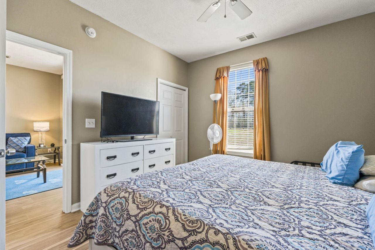 484 River Oaks Dr. Photo 16