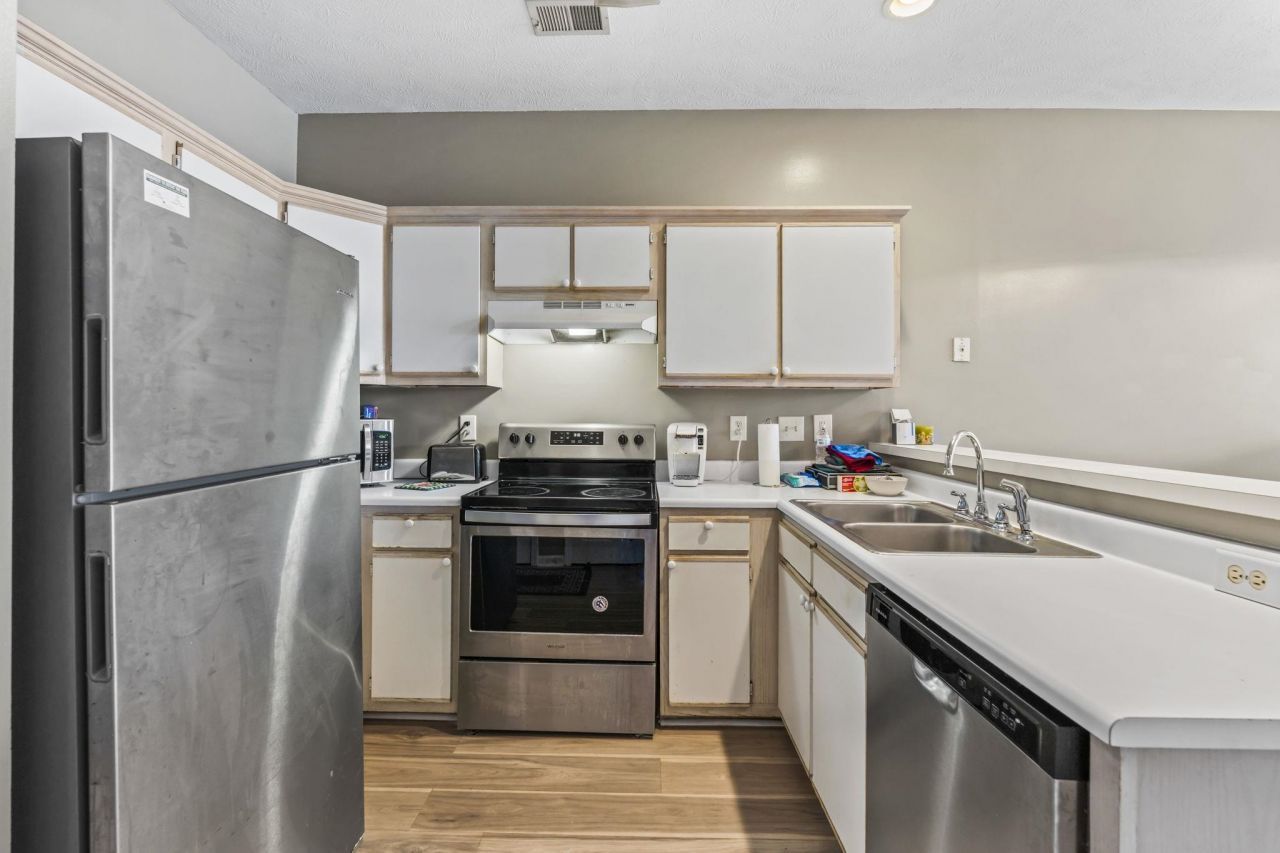 484 River Oaks Dr. Photo 5