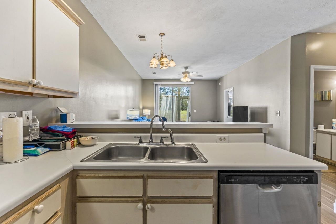 484 River Oaks Dr. Photo 6