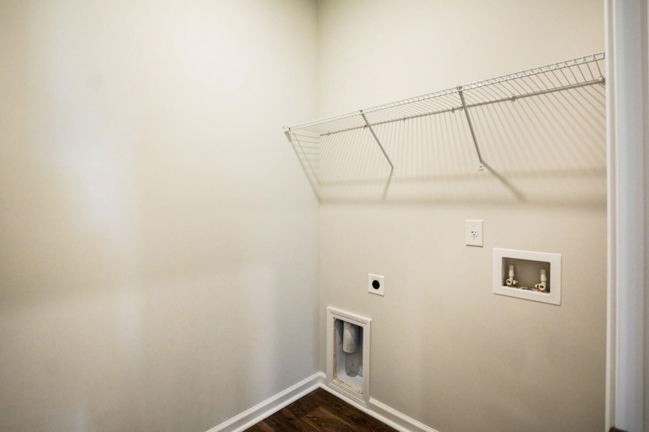 411 Zenith Boulevard Photo 10