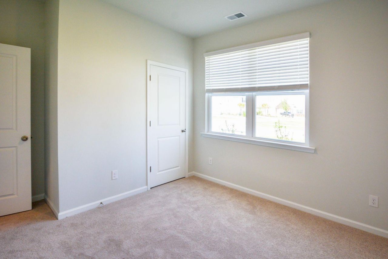 411 Zenith Boulevard Photo 12