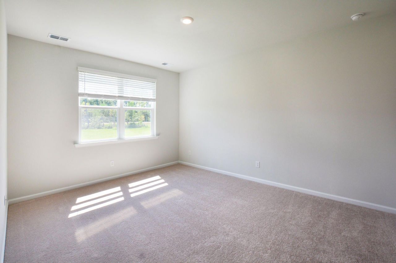 411 Zenith Boulevard Photo 13