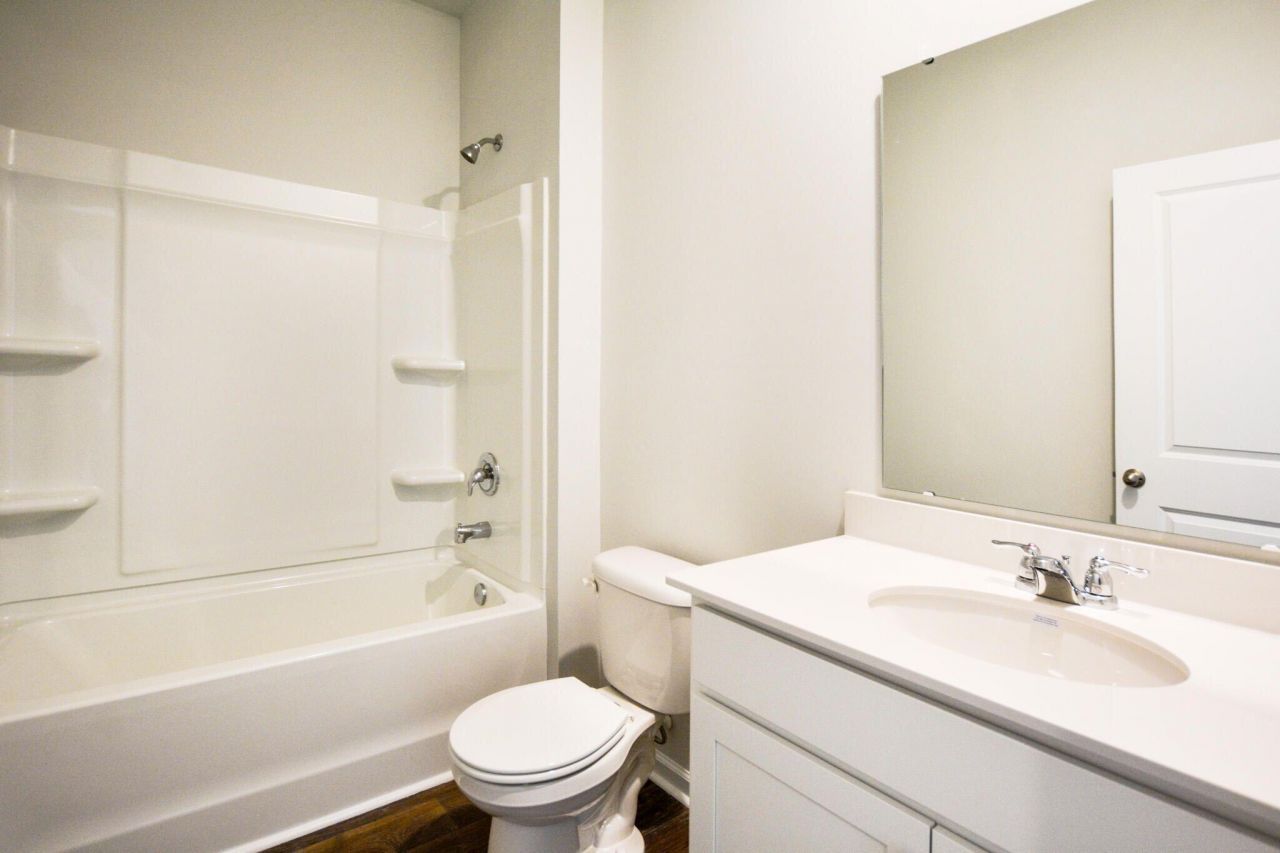 411 Zenith Boulevard Photo 14