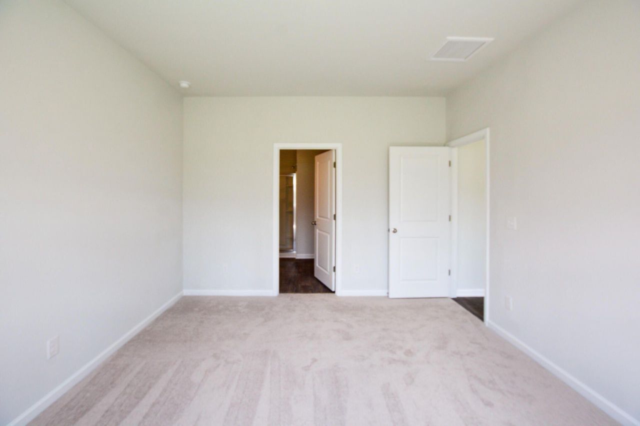 411 Zenith Boulevard Photo 15