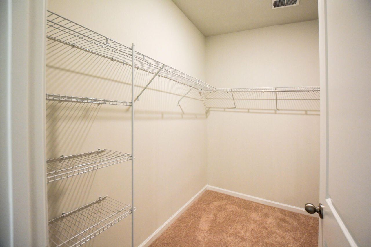 411 Zenith Boulevard Photo 16