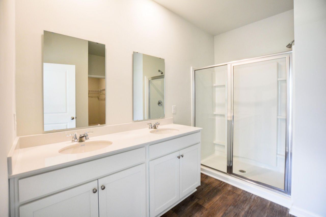 411 Zenith Boulevard Photo 17