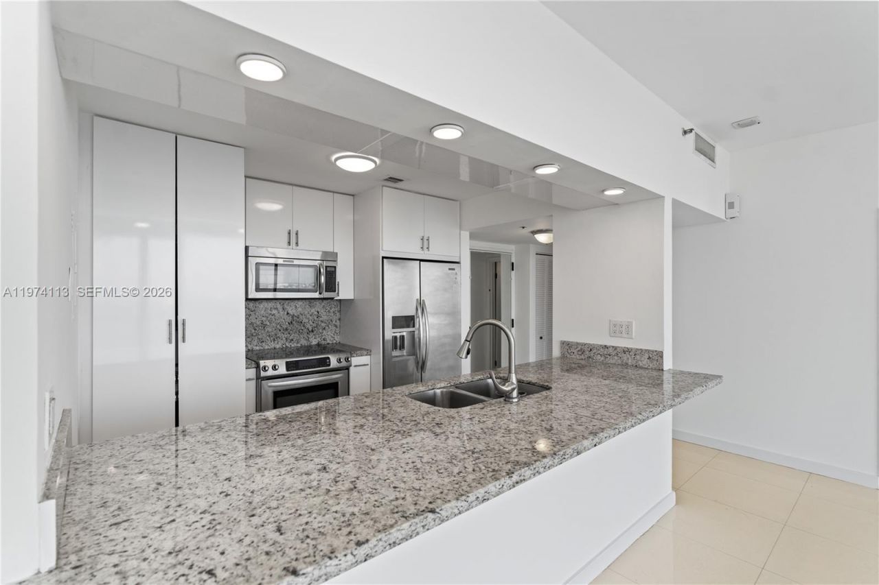 7601 E Treasure Dr., Unit PH 216, North Bay Village, FL 33141 Photo
