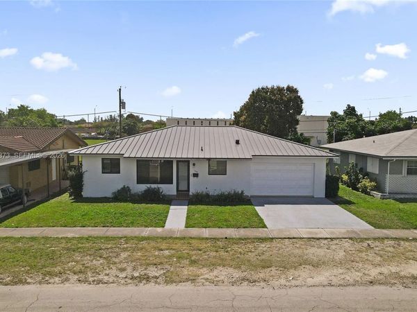 1860 NW 121st St , Miami, FL 33167