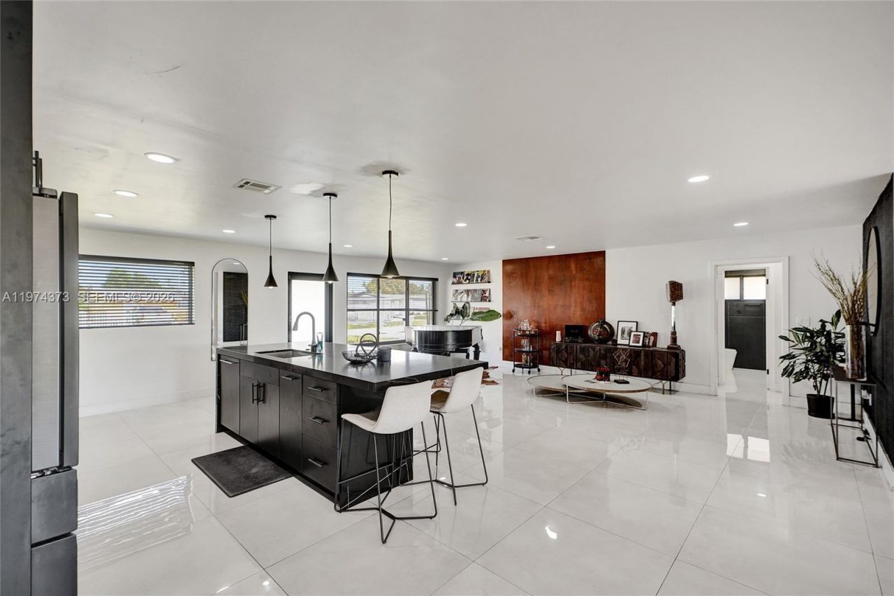 1860 NW 121st St , Miami, FL 33167 Photo