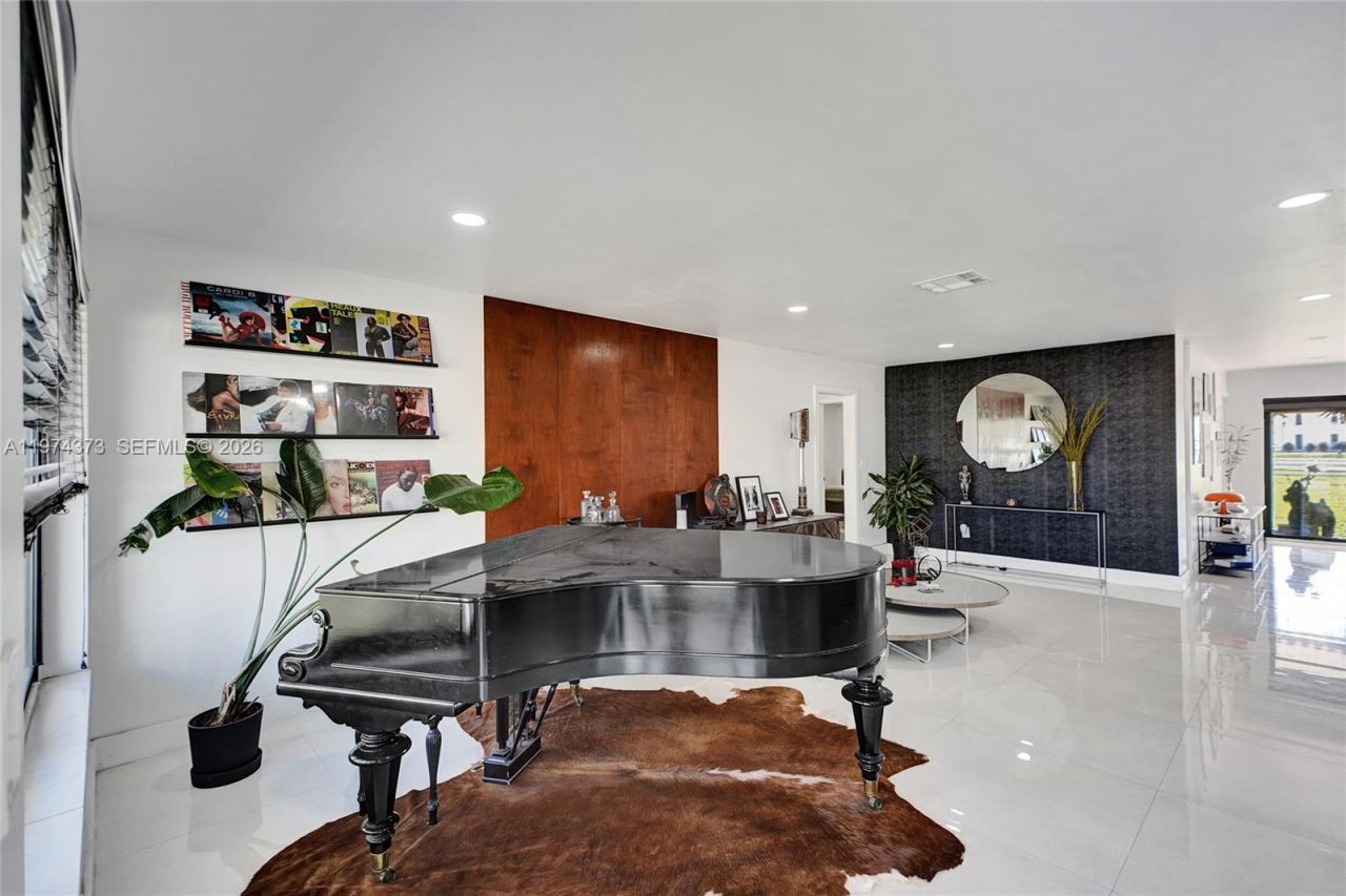 1860 NW 121st St, Miami, FL 33167 Photo