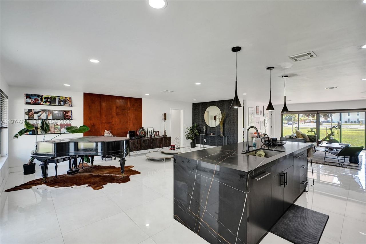 1860 NW 121st St , Miami, FL 33167 Photo