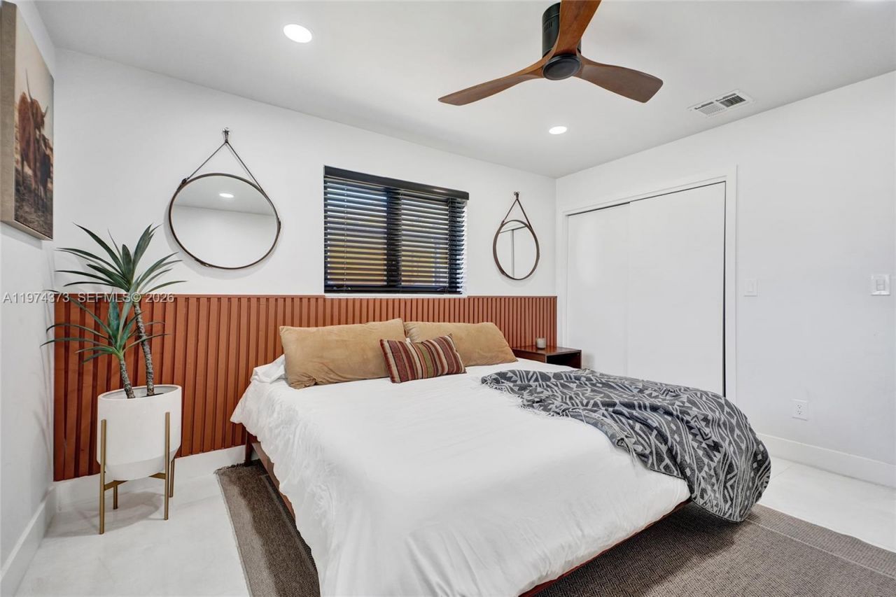 1860 NW 121st St, Miami, FL 33167 Photo