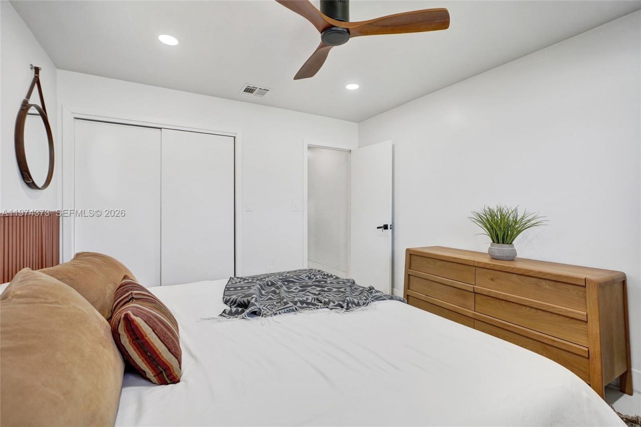 1860 NW 121st St, Miami, FL 33167 Photo