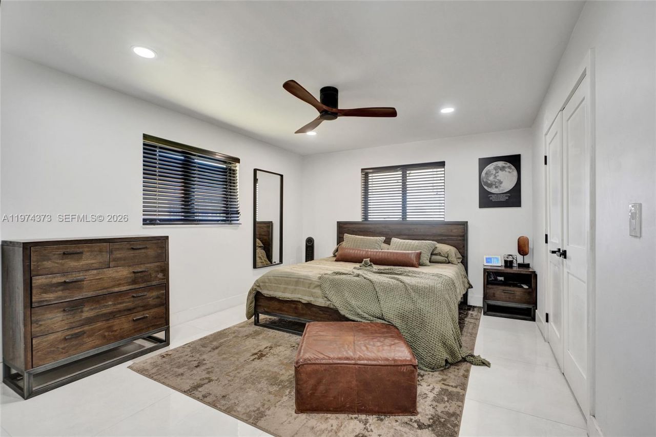 1860 NW 121st St, Miami, FL 33167 Photo