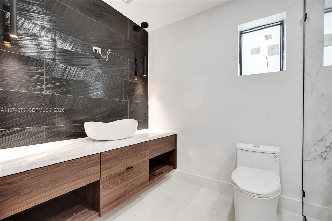 1860 NW 121st St , Miami, FL 33167 Photo