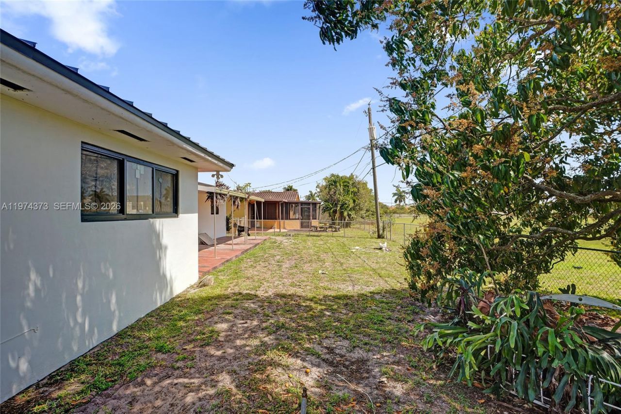 1860 NW 121st St , Miami, FL 33167 Photo