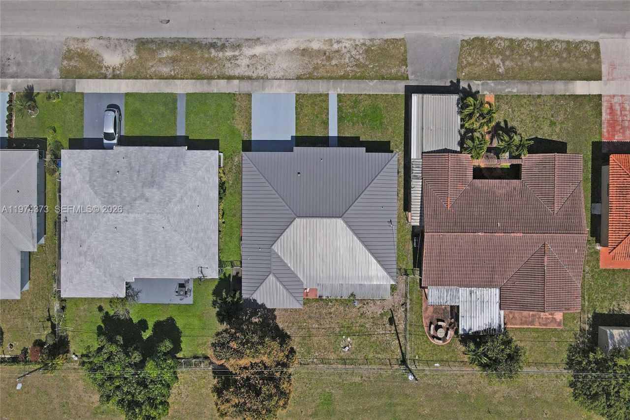 1860 NW 121st St, Miami, FL 33167 Photo