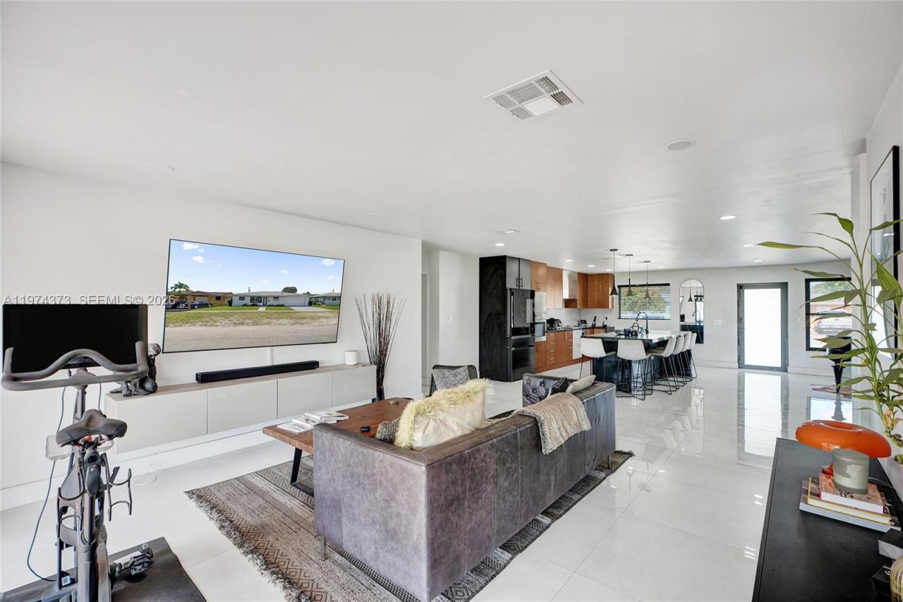 1860 NW 121st St , Miami, FL 33167 Photo