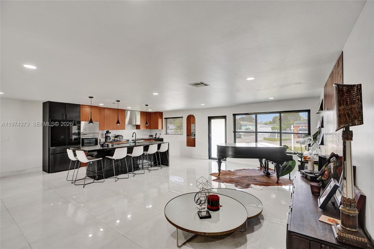 1860 NW 121st St, Miami, FL 33167 Photo