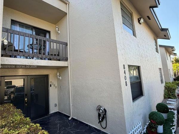 8408 NW 8th St, Unit 8408, Miami, FL 33126