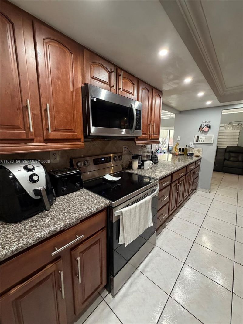 8408 NW 8th St, Unit 8408, Miami, FL 33126 Photo