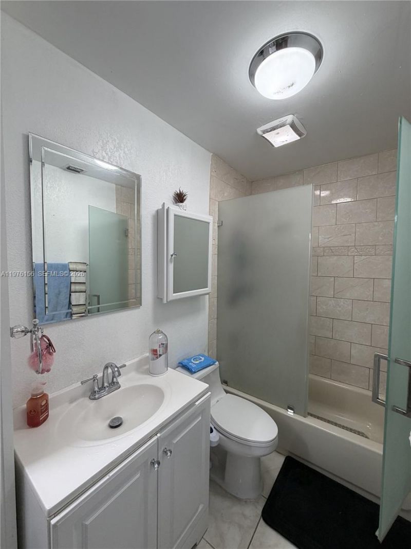 8408 NW 8th St, Unit 8408, Miami, FL 33126 Photo