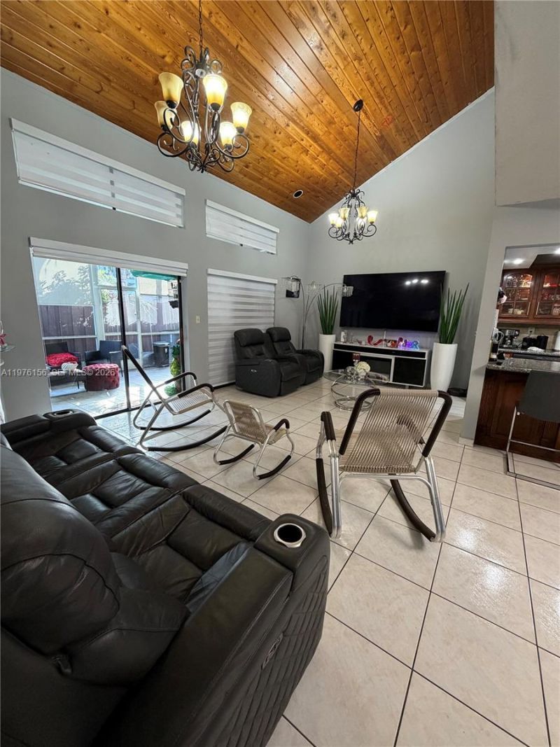 8408 NW 8th St, Unit 8408, Miami, FL 33126 Photo