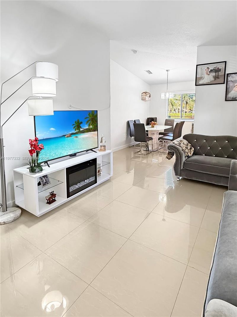 945 NE 34th Ave , Unit 204, Homestead, FL 33033 Photo