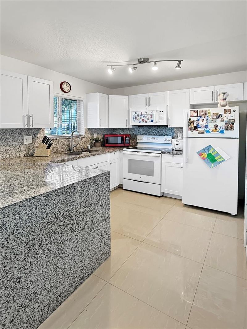 945 NE 34th Ave , Unit 204, Homestead, FL 33033 Photo