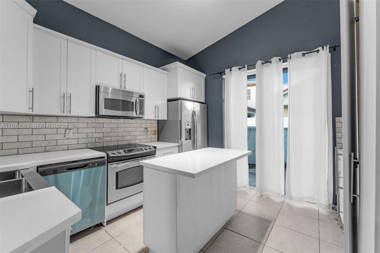 3983 NE 12th Dr , Homestead, FL 33033 Photo