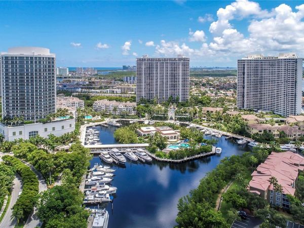 1000 W Island Blvd , Unit 1812, Aventura, FL 33160