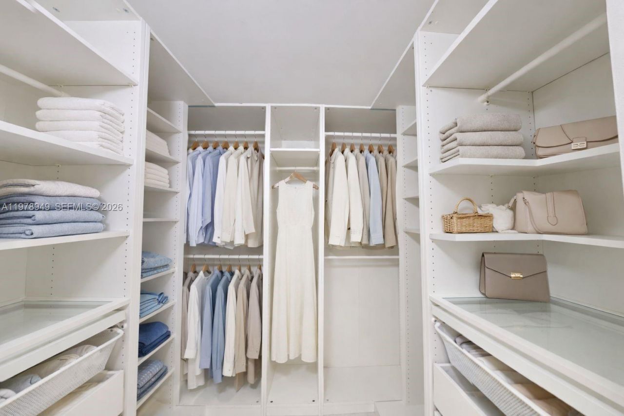 1000 W Island Blvd, Unit 1812, Aventura, FL 33160 Photo