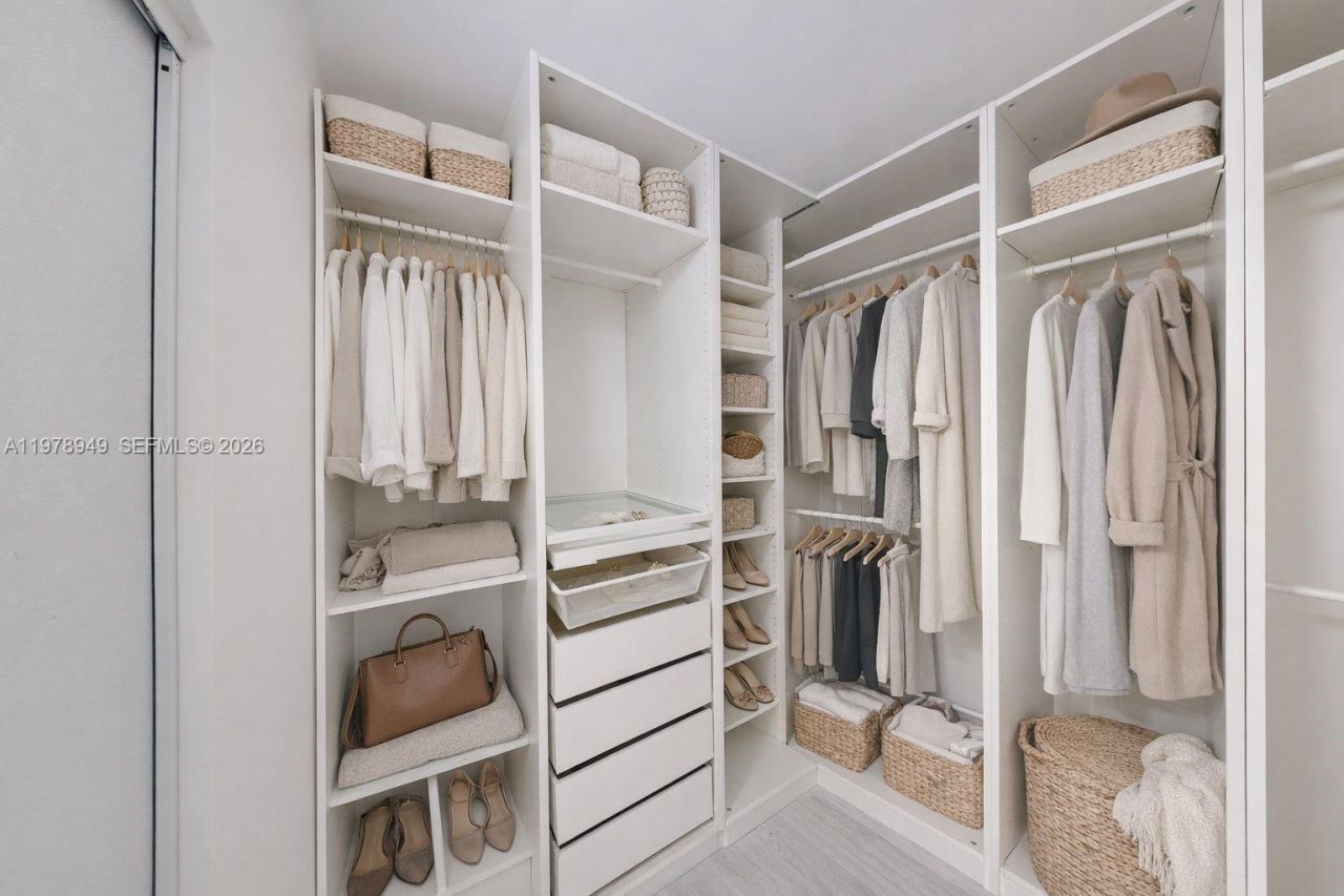 1000 W Island Blvd, Unit 1812, Aventura, FL 33160 Photo