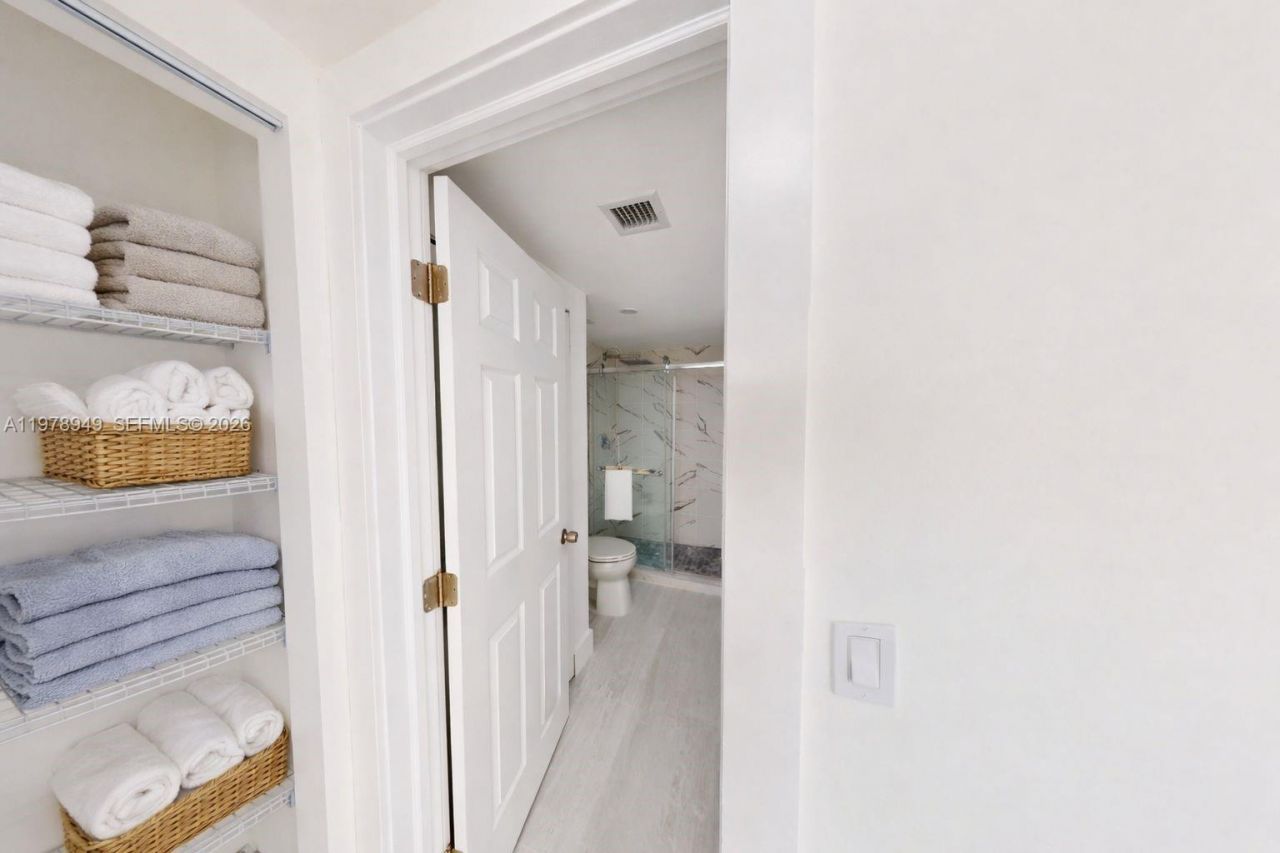 1000 W Island Blvd, Unit 1812, Aventura, FL 33160 Photo