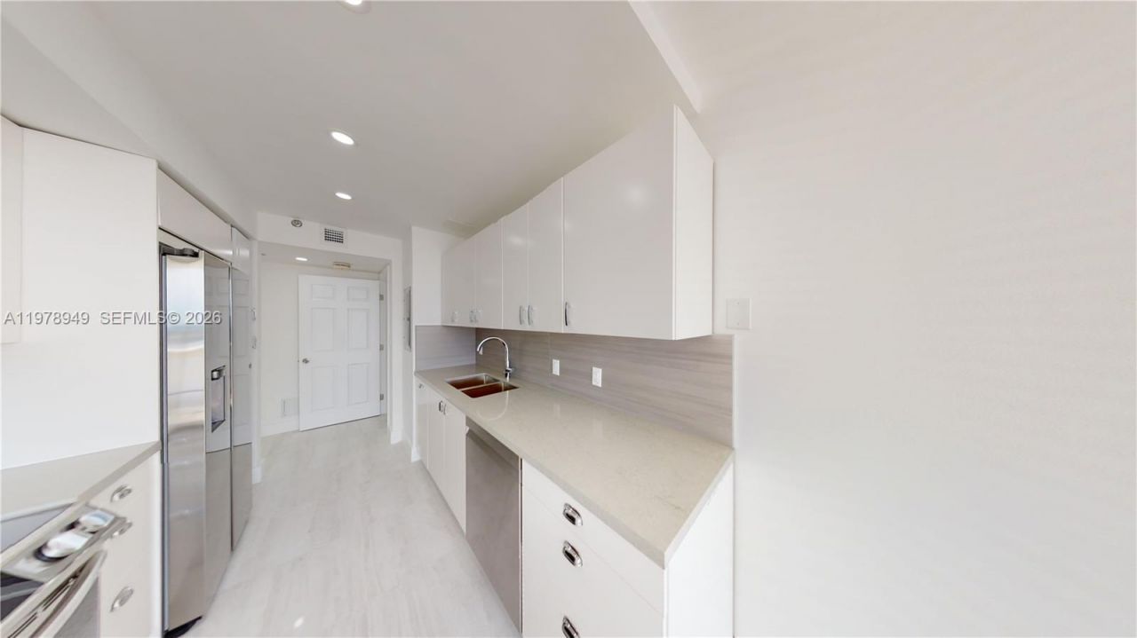 1000 W Island Blvd , Unit 1812, Aventura, FL 33160 Photo